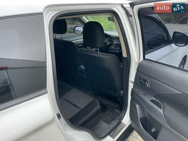 Білий Міцубісі Аутлендер, об'ємом двигуна 2 л та пробігом 194 тис. км за 9200 $, фото 14 на Automoto.ua