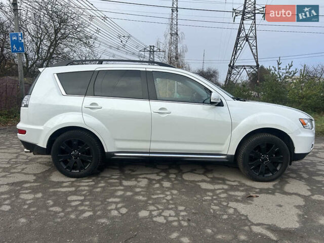 Белый Мицубиси Аутлендер, объемом двигателя 2.2 л и пробегом 226 тыс. км за 10999 $, фото 3 на Automoto.ua