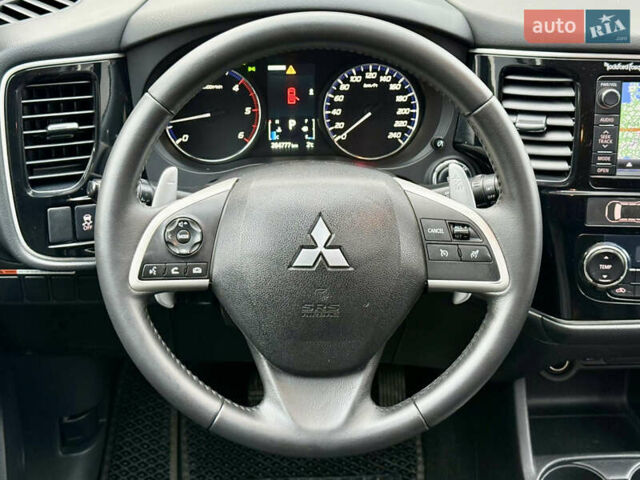 Белый Мицубиси Аутлендер, объемом двигателя 2.27 л и пробегом 264 тыс. км за 13500 $, фото 12 на Automoto.ua