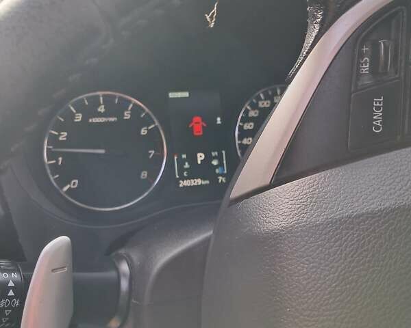 Белый Мицубиси Аутлендер, объемом двигателя 2.36 л и пробегом 240 тыс. км за 11800 $, фото 7 на Automoto.ua