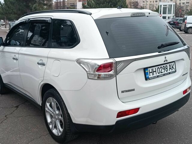 Білий Міцубісі Аутлендер, об'ємом двигуна 2.4 л та пробігом 112 тис. км за 15000 $, фото 2 на Automoto.ua
