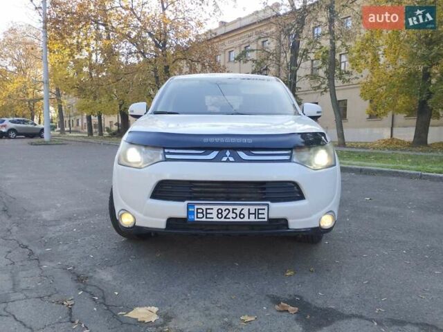 Белый Мицубиси Аутлендер, объемом двигателя 2 л и пробегом 344 тыс. км за 9999 $, фото 14 на Automoto.ua