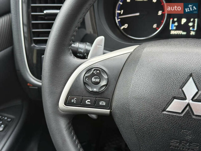 Белый Мицубиси Аутлендер, объемом двигателя 2.27 л и пробегом 264 тыс. км за 13500 $, фото 19 на Automoto.ua