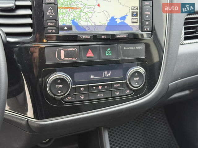 Белый Мицубиси Аутлендер, объемом двигателя 2.27 л и пробегом 264 тыс. км за 13500 $, фото 33 на Automoto.ua