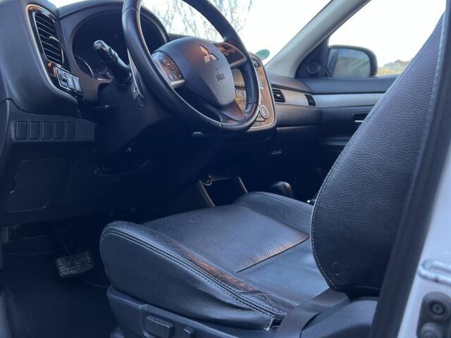 Білий Міцубісі Аутлендер, об'ємом двигуна 2.3 л та пробігом 215 тис. км за 12800 $, фото 17 на Automoto.ua