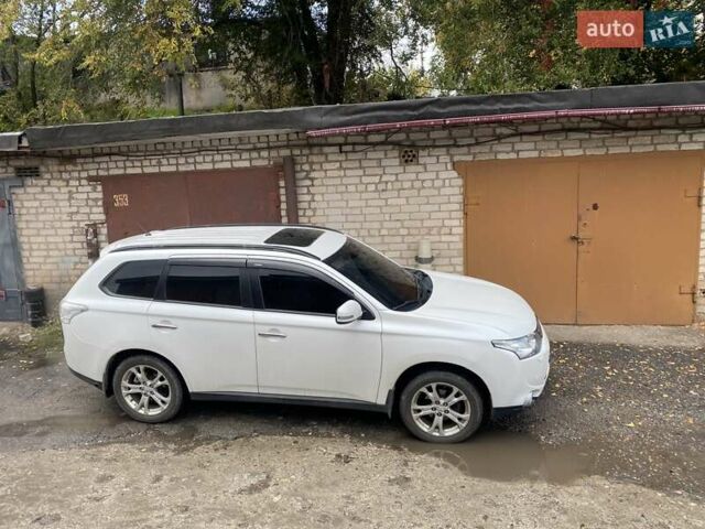 Белый Мицубиси Аутлендер, объемом двигателя 2.36 л и пробегом 152 тыс. км за 11500 $, фото 9 на Automoto.ua