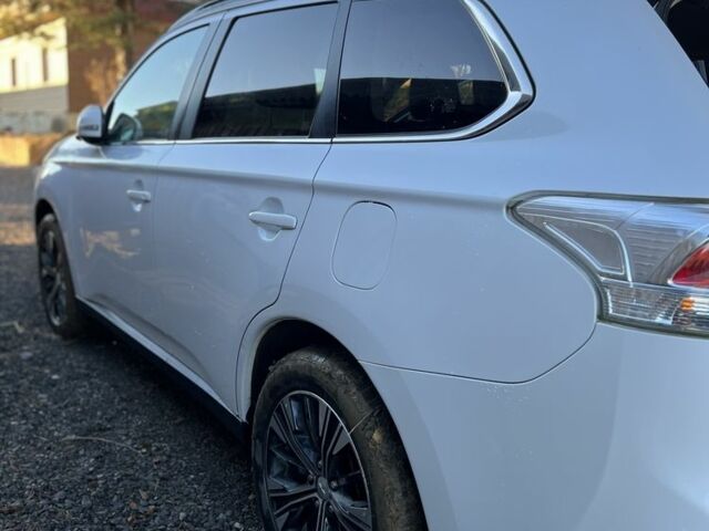 Білий Міцубісі Аутлендер, об'ємом двигуна 2.3 л та пробігом 215 тис. км за 12800 $, фото 8 на Automoto.ua