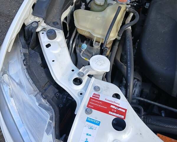 Білий Міцубісі Аутлендер, об'ємом двигуна 2.2 л та пробігом 181 тис. км за 12300 $, фото 32 на Automoto.ua