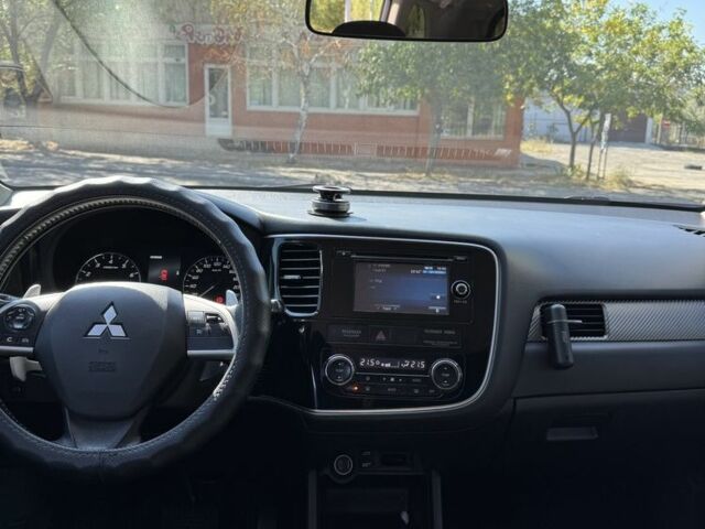 Белый Мицубиси Аутлендер, объемом двигателя 2 л и пробегом 174 тыс. км за 12999 $, фото 5 на Automoto.ua