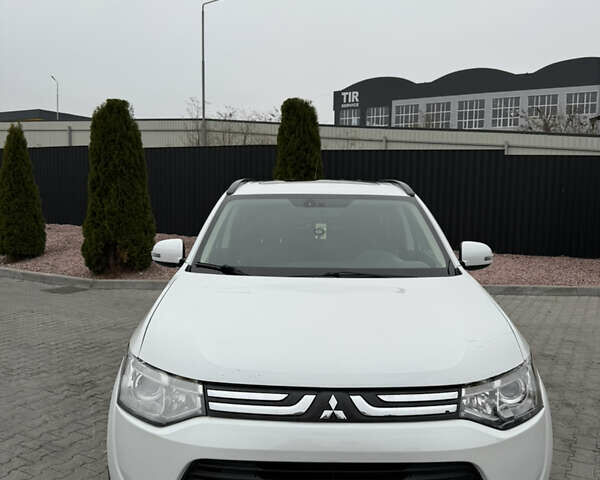 Белый Мицубиси Аутлендер, объемом двигателя 2.2 л и пробегом 262 тыс. км за 12800 $, фото 2 на Automoto.ua