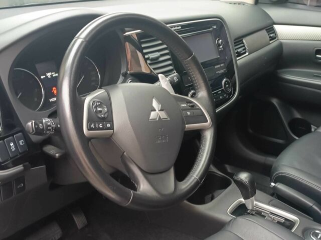 Білий Міцубісі Аутлендер, об'ємом двигуна 2.4 л та пробігом 112 тис. км за 15000 $, фото 5 на Automoto.ua