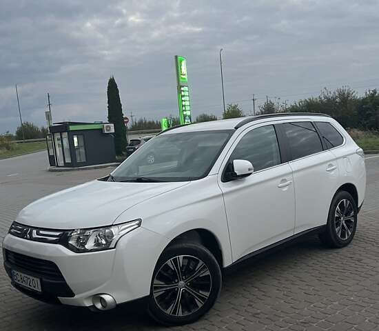 Білий Міцубісі Аутлендер, об'ємом двигуна 2.27 л та пробігом 215 тис. км за 12800 $, фото 3 на Automoto.ua