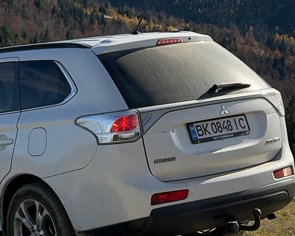 Білий Міцубісі Аутлендер, об'ємом двигуна 2.27 л та пробігом 185 тис. км за 13000 $, фото 3 на Automoto.ua