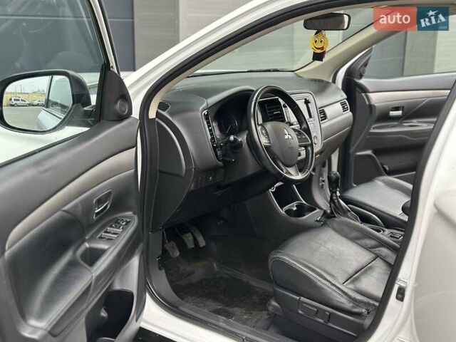 Білий Міцубісі Аутлендер, об'ємом двигуна 2.27 л та пробігом 177 тис. км за 11650 $, фото 16 на Automoto.ua