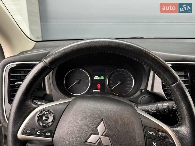 Білий Міцубісі Аутлендер, об'ємом двигуна 2.27 л та пробігом 177 тис. км за 11650 $, фото 1 на Automoto.ua