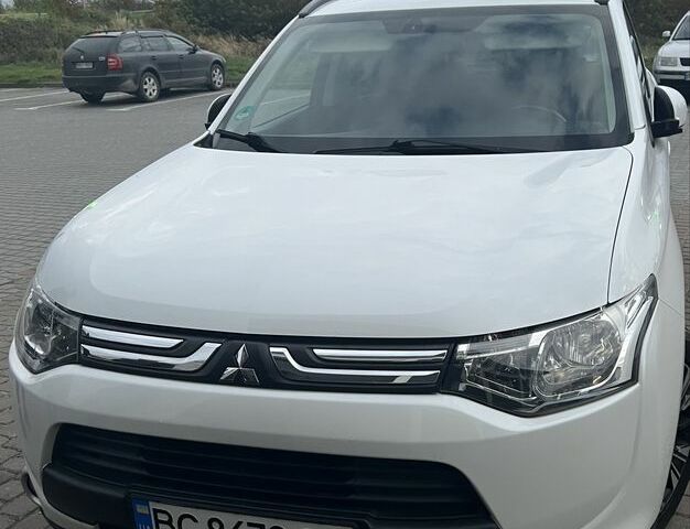 Білий Міцубісі Аутлендер, об'ємом двигуна 2.3 л та пробігом 215 тис. км за 12800 $, фото 2 на Automoto.ua