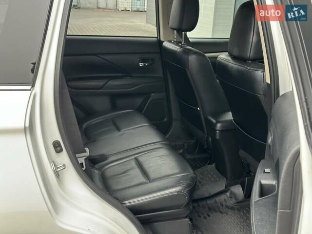 Білий Міцубісі Аутлендер, об'ємом двигуна 2.27 л та пробігом 177 тис. км за 11650 $, фото 2 на Automoto.ua