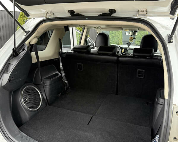 Белый Мицубиси Аутлендер, объемом двигателя 2.2 л и пробегом 262 тыс. км за 12800 $, фото 9 на Automoto.ua