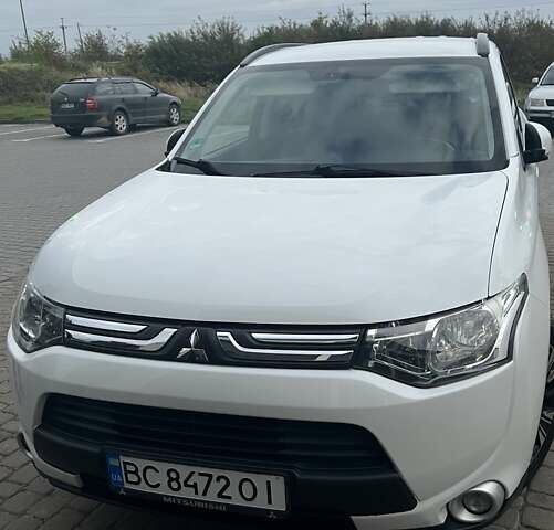 Білий Міцубісі Аутлендер, об'ємом двигуна 2.27 л та пробігом 215 тис. км за 12800 $, фото 1 на Automoto.ua