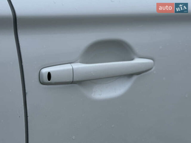 Белый Мицубиси Аутлендер, объемом двигателя 2.27 л и пробегом 264 тыс. км за 13500 $, фото 45 на Automoto.ua