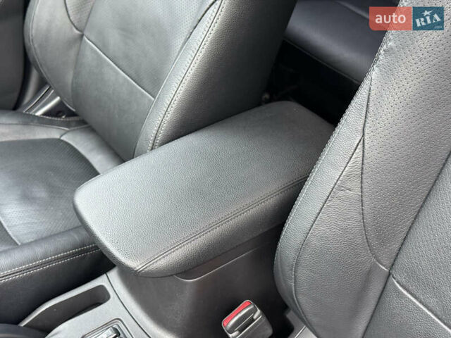 Белый Мицубиси Аутлендер, объемом двигателя 2.27 л и пробегом 264 тыс. км за 13500 $, фото 31 на Automoto.ua