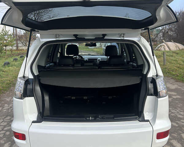 Белый Мицубиси Аутлендер, объемом двигателя 2.2 л и пробегом 226 тыс. км за 10999 $, фото 8 на Automoto.ua