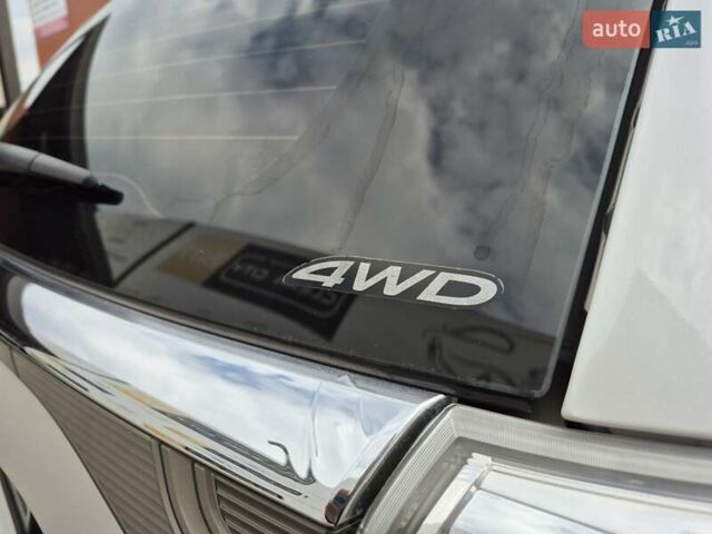 Белый Мицубиси Аутлендер, объемом двигателя 2 л и пробегом 114 тыс. км за 13200 $, фото 7 на Automoto.ua