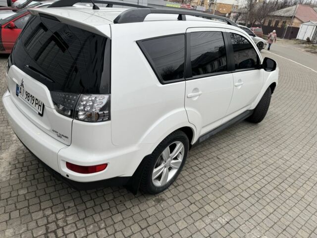 Білий Міцубісі Аутлендер, об'ємом двигуна 2.4 л та пробігом 174 тис. км за 12500 $, фото 4 на Automoto.ua