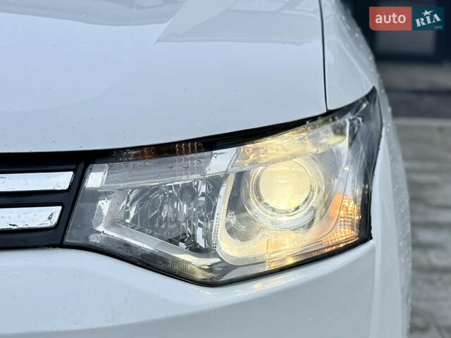 Белый Мицубиси Аутлендер, объемом двигателя 2.27 л и пробегом 264 тыс. км за 13500 $, фото 53 на Automoto.ua