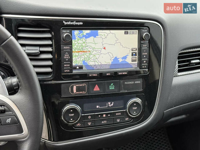 Белый Мицубиси Аутлендер, объемом двигателя 2.27 л и пробегом 264 тыс. км за 13500 $, фото 32 на Automoto.ua