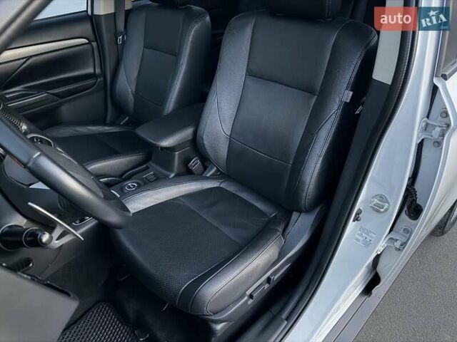 Білий Міцубісі Аутлендер, об'ємом двигуна 2.4 л та пробігом 154 тис. км за 12999 $, фото 10 на Automoto.ua