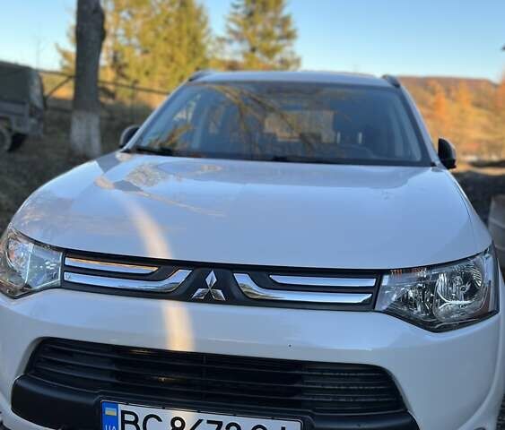 Білий Міцубісі Аутлендер, об'ємом двигуна 2.27 л та пробігом 215 тис. км за 12800 $, фото 7 на Automoto.ua