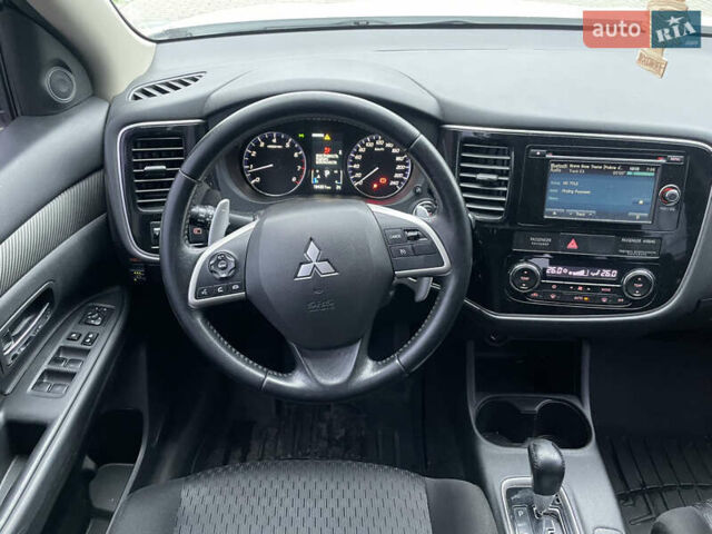 Білий Міцубісі Аутлендер, об'ємом двигуна 2 л та пробігом 194 тис. км за 9200 $, фото 24 на Automoto.ua