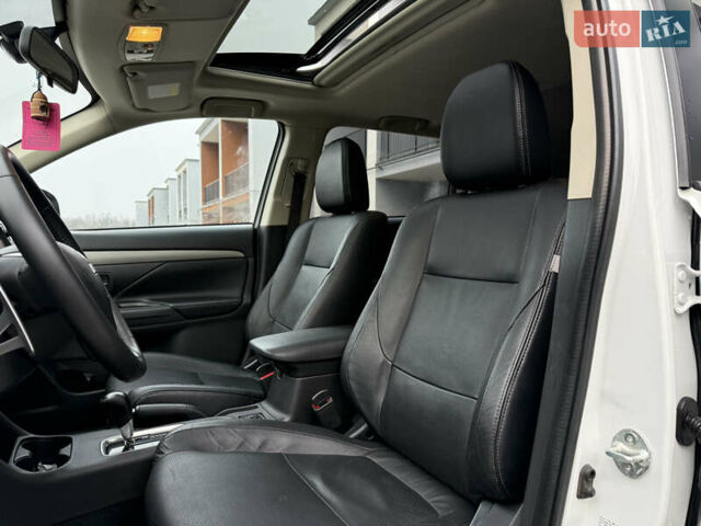 Белый Мицубиси Аутлендер, объемом двигателя 2.27 л и пробегом 264 тыс. км за 13500 $, фото 38 на Automoto.ua