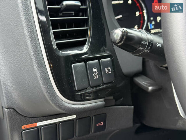 Белый Мицубиси Аутлендер, объемом двигателя 2.27 л и пробегом 264 тыс. км за 13500 $, фото 40 на Automoto.ua