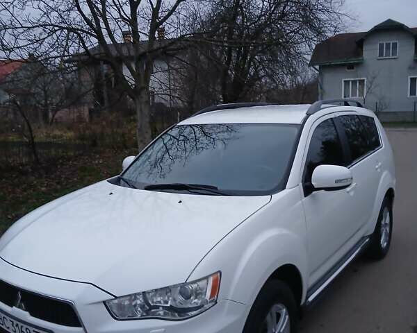 Білий Міцубісі Аутлендер, об'ємом двигуна 2.2 л та пробігом 181 тис. км за 12300 $, фото 5 на Automoto.ua