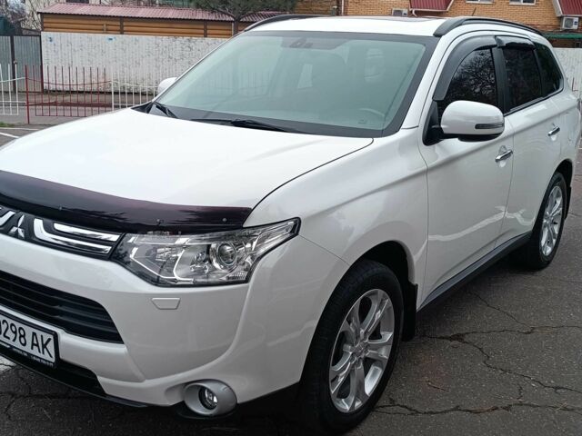 Білий Міцубісі Аутлендер, об'ємом двигуна 2.4 л та пробігом 112 тис. км за 15000 $, фото 1 на Automoto.ua
