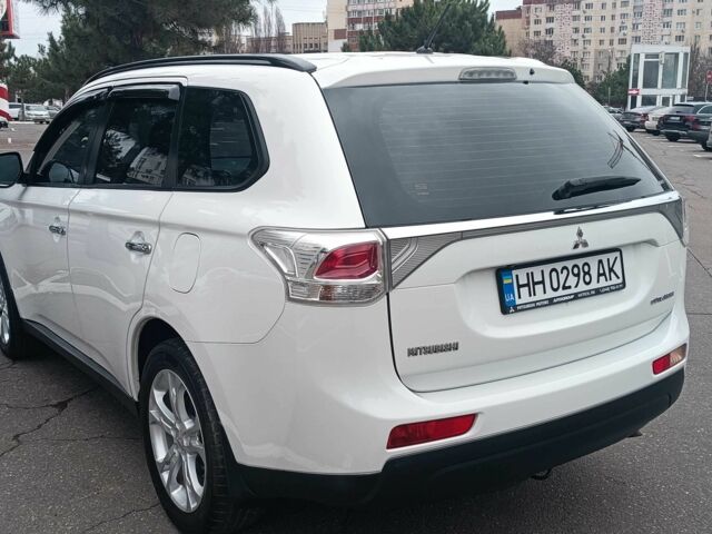 Білий Міцубісі Аутлендер, об'ємом двигуна 2.4 л та пробігом 112 тис. км за 15000 $, фото 6 на Automoto.ua