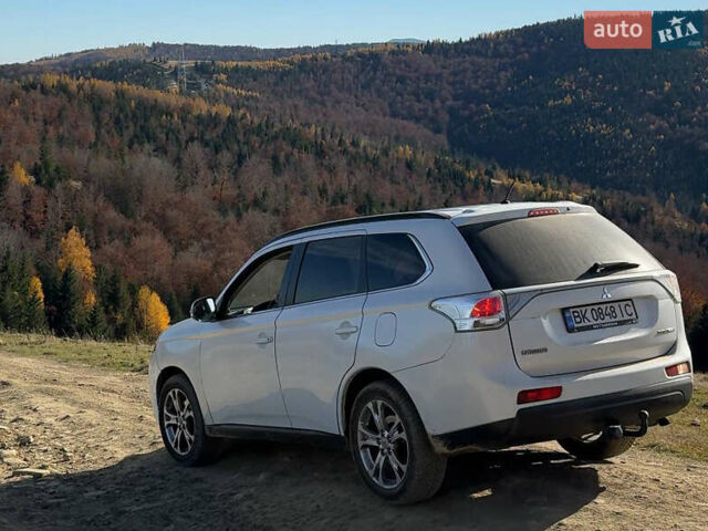 Білий Міцубісі Аутлендер, об'ємом двигуна 2.27 л та пробігом 185 тис. км за 13000 $, фото 5 на Automoto.ua