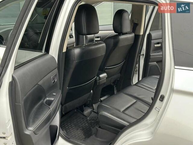 Білий Міцубісі Аутлендер, об'ємом двигуна 2.27 л та пробігом 177 тис. км за 11650 $, фото 13 на Automoto.ua