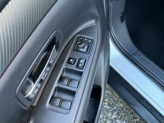 Білий Міцубісі Аутлендер, об'ємом двигуна 2.3 л та пробігом 215 тис. км за 12800 $, фото 14 на Automoto.ua