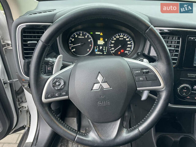Білий Міцубісі Аутлендер, об'ємом двигуна 2 л та пробігом 194 тис. км за 9200 $, фото 28 на Automoto.ua