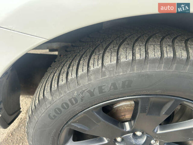 Белый Мицубиси Аутлендер, объемом двигателя 2.2 л и пробегом 226 тыс. км за 10999 $, фото 14 на Automoto.ua