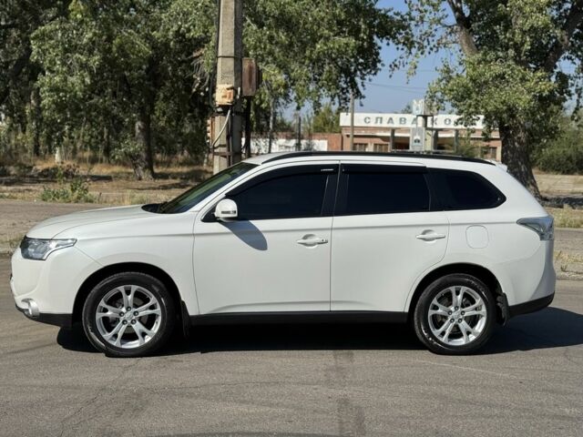 Белый Мицубиси Аутлендер, объемом двигателя 2 л и пробегом 174 тыс. км за 12999 $, фото 2 на Automoto.ua