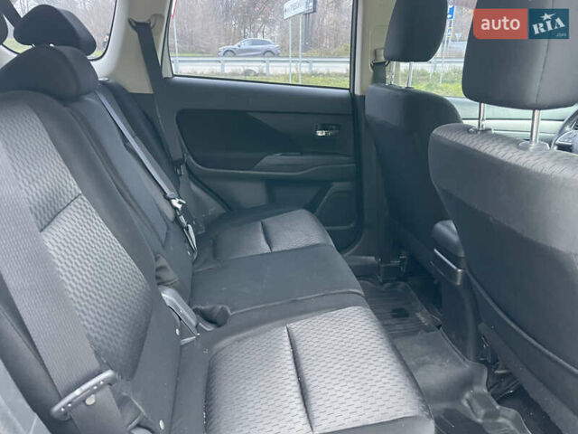 Білий Міцубісі Аутлендер, об'ємом двигуна 2 л та пробігом 194 тис. км за 9200 $, фото 15 на Automoto.ua