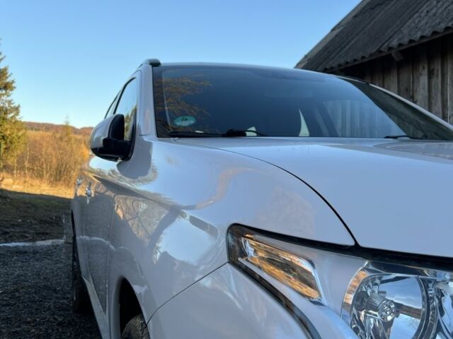 Білий Міцубісі Аутлендер, об'ємом двигуна 2.3 л та пробігом 215 тис. км за 12800 $, фото 6 на Automoto.ua