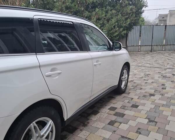 Белый Мицубиси Аутлендер, объемом двигателя 2.3 л и пробегом 247 тыс. км за 14100 $, фото 9 на Automoto.ua