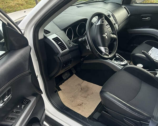 Белый Мицубиси Аутлендер, объемом двигателя 2.2 л и пробегом 226 тыс. км за 10999 $, фото 9 на Automoto.ua