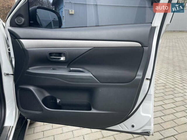 Білий Міцубісі Аутлендер, об'ємом двигуна 2 л та пробігом 194 тис. км за 9200 $, фото 20 на Automoto.ua