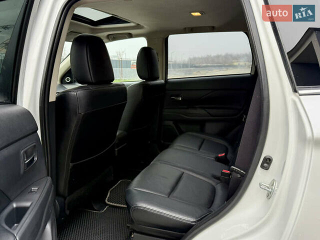 Белый Мицубиси Аутлендер, объемом двигателя 2.27 л и пробегом 264 тыс. км за 13500 $, фото 70 на Automoto.ua